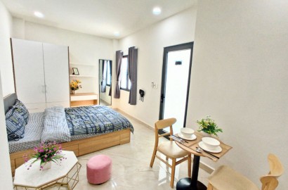 Top floor serviced apartment, airy terrace in District 3