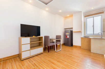 Comfort serviced apartment with good natural light on Phan Dinh Phung street