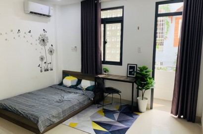 Serviced apartment with balcony on Nguyen Trong Tuyen street