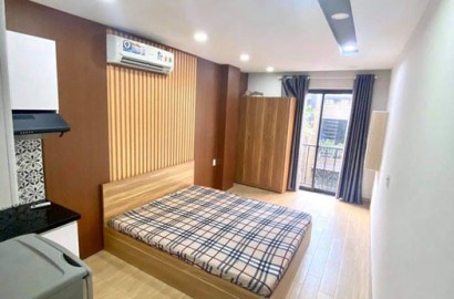 Serviced apartment with airy balcony on Nguyen Cong Hoan street