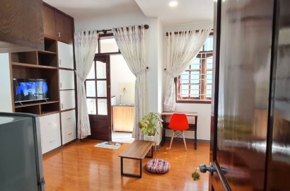 Cho thuê căn hộ phòng ngủ tách bếp, có ban công đường Nguyễn Đình Chiểu