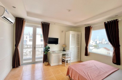 Serviced apartment with balcony right at Tan My market