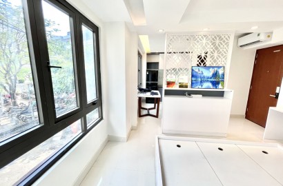 Serviced apartment with good light windows on Cong Quynh street