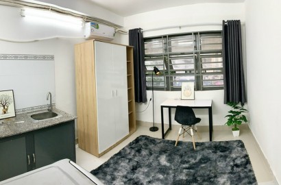 Cool serviced apartment on Ho Xuan Huong street