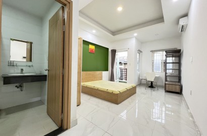 Serviced apartment with balcony on Cao Thang street