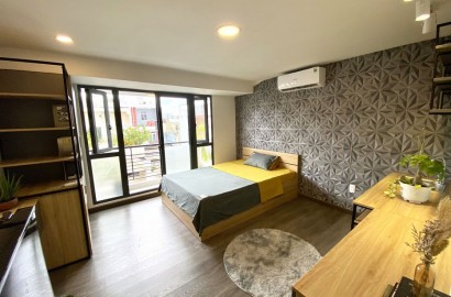 Serviced apartment with balcony on Thich Quang Duc street