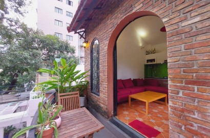 1 Bedroom apartment with balcony and bathtub near Con Rua Lake