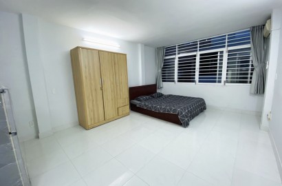 Large serviced apartment, big window on Su Van Hanh street