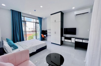 1 bedroom apartment in white tone, with large balcony on Ly Chinh Thang street