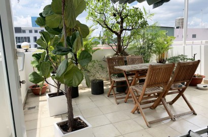 Cho thuê căn hộ 1 phòng ngủ có ban công cây xanh đường Nguyễn Đình Chiểu