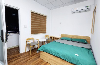 Mini serviced apartment with balcony near Phu Nhuan park