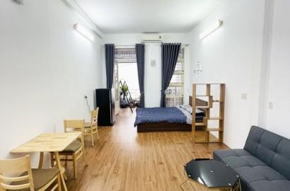 Cho thuê căn hộ 1 phòng ngủ có ban công đường Nguyễn Đình Chiểu