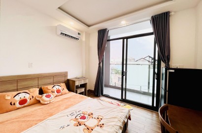 Studio apartment separating the kitchen, has a balcony on Tran Binh Trong street