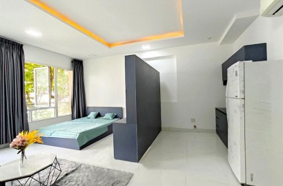 Spacious Studio apartmemt with balcony, washing machine in Tan Binh District