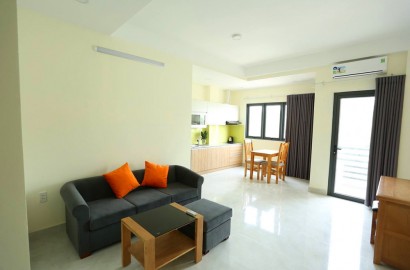 1 bedroom apartment, with balcony with lots of light on Nguyen Ngoc Phuong street