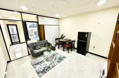 Cho thuê căn hộ dịch vụ 1 phòng ngủ, ban công, đầy đủ tiện nghi gần chợ Hoàng Hoa Thám