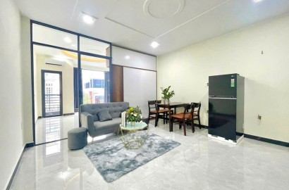 Confortable and spacious 1 bedroom serviced apartment for rent with balcony near Hoang Hoa Tham market