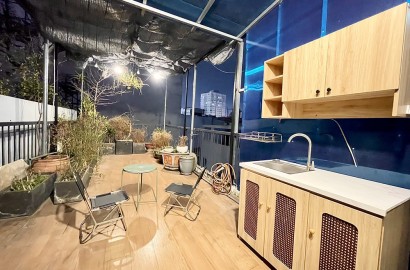 Studio apartmemt with large balcony on Nam Ky Khoi Nghia street