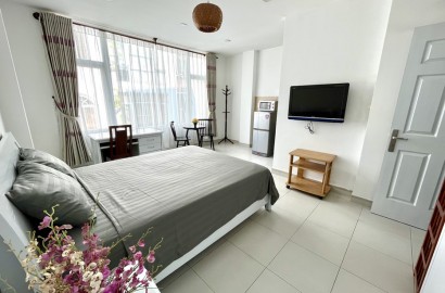 Airy apartment for rent with bathtub on Pham Viet Chanh Street