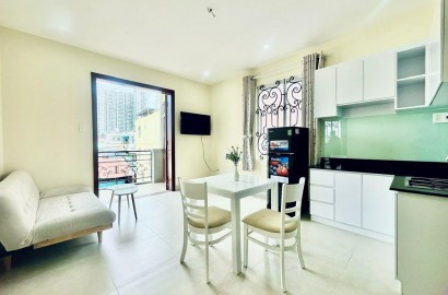 Cho thuê căn hộ dịch vụ 1 phòng ngủ riêng có ban công đường Trần Đình Xu