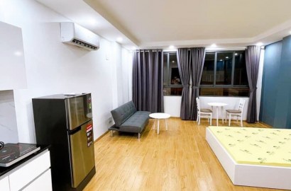Cho thuê căn hộ dịch vụ rộng, cửa sổ lớn nhiều ánh sáng đường Trần Văn Đang