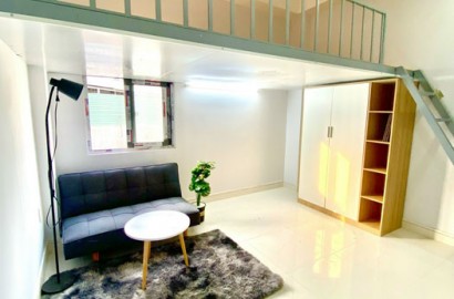 Apartment with loft, bright windows on Hoa Hung street