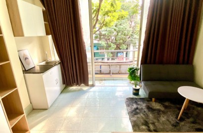 Serviced apartment with balcony on Thanh Thai street