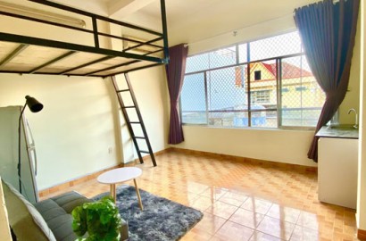 Apartment with loft, large windows with lots of light at Thanh Thai street