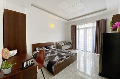 Nice clean serviced apartment, cool balcony on Nguyen Thuong Hien street