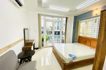 1 bedroom apartment with balcony on Nguyen Van Giai street