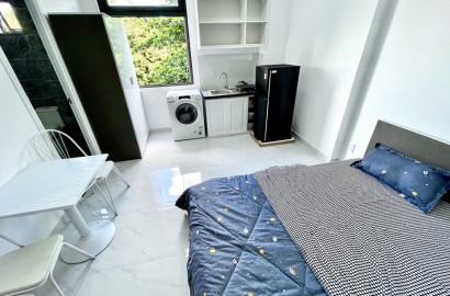 Serviced apartment with windows on Nguyen Thuong Hien street