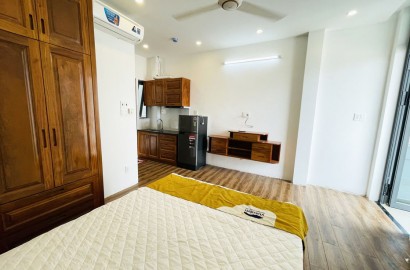 Serviced apartment with balcony, wooden furniture on Ba Hat street