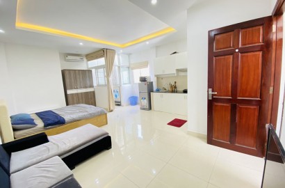 Comfortable serviced apartment, with its own washing machine, near Hang Xanh intersection