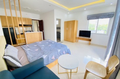 Fully furnished apartment, balcony, private washing machine near Hang Xanh intersection