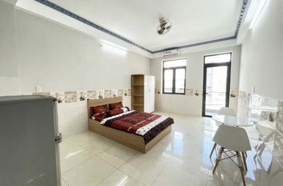Serviced apartment with balcony on Do Nhuan street