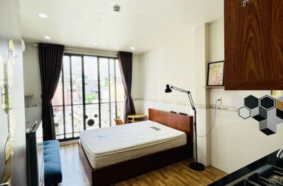 Serviced apartment with balcony on Phan Dinh Phung street