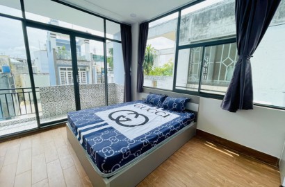 Apartment with balcony, lots of light windows on Huynh Van Banh street