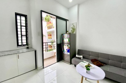 1 bedroom apartment with balcony on Phan Van Han street