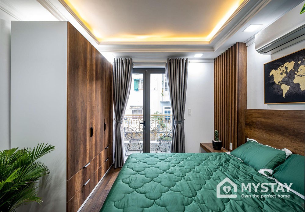 Cho thuê căn hộ 1 phòng ngủ nội thất gỗ, có ban công quận Tân Bình