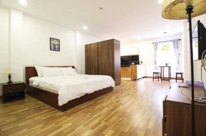 Serviced apartment with bathtub near Tan Dinh market