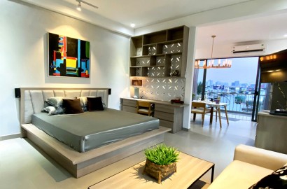 Luxury serviced apartment, balcony on Khanh Hoi street
