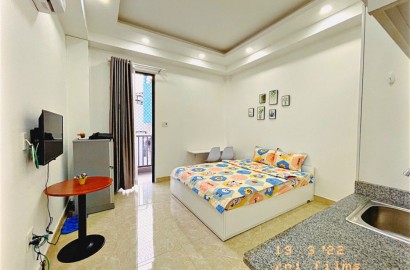 Serviced apartment with balcony, private washing machine near Dien Bien Phu roundabout