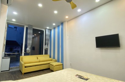 Cho thuê căn hộ dịch vụ có ban công đường Nguyễn Hữu Cầu