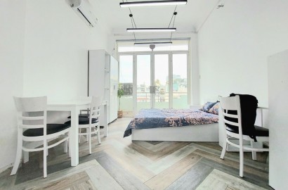 Studio apartment with balcony, private washing machine on Truong Han Sieu street
