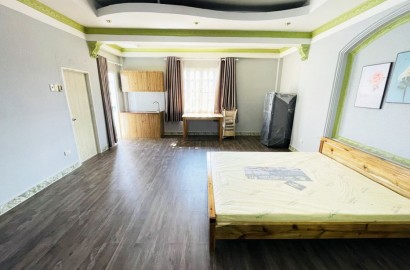 Serviced apartment with large balcony on Phan Huy Ich street