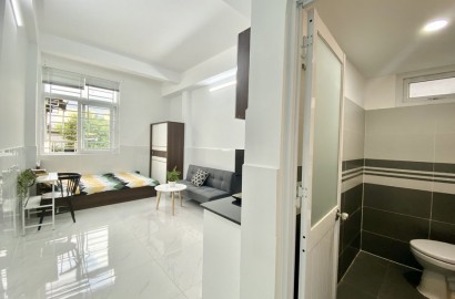 Cool serviced apartment, lots of light on No Trang Long street