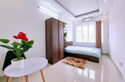 Serviced apartment with separate kitchen, large window on Ba Huyen Thanh Quan street