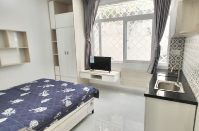 Studio apartment with window on Lam Son street near the airport