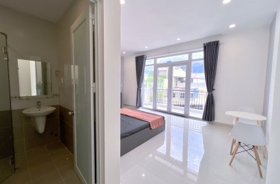 High floor serviced apartment, open balcony near Tan Binh market