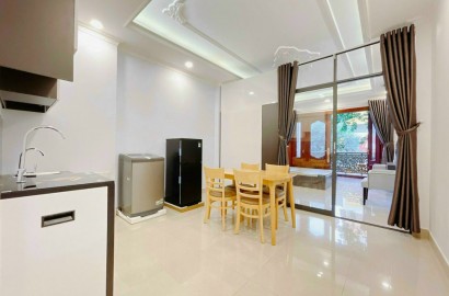 Spacious 1 bedroom apartment, airy balcony on Tran Quang Khai street